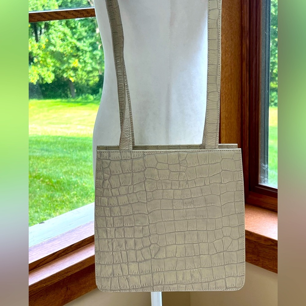 Gorgeous Montini Italy Cream Leather Croc Embossed Structured Crossbody Purse